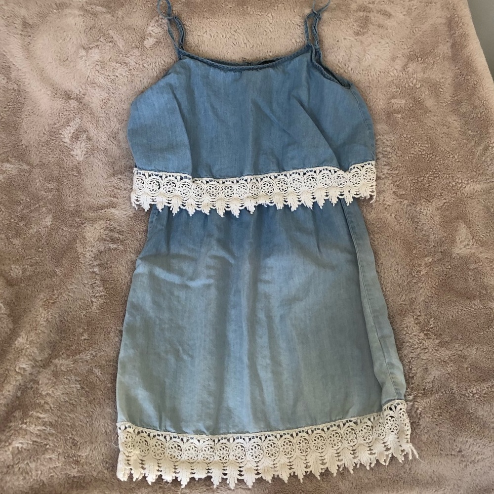 Jessica Simpson denim ombré dress. Crochet trim S